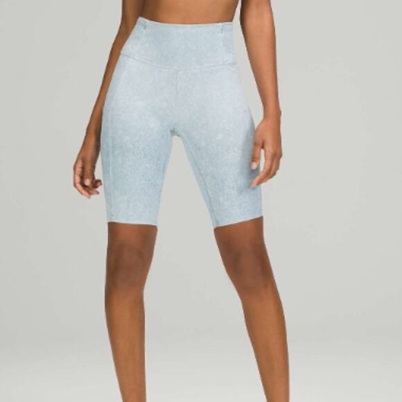 Lululemon 10" Water Dye Biker Shorts Size 4 Blue - Picture 1 of 7